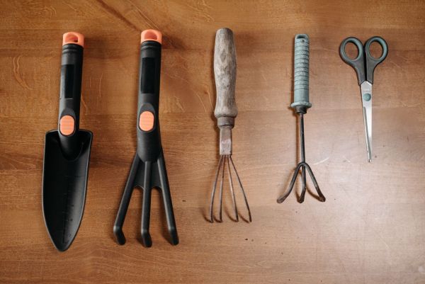 Les outils de jardinage à batterie : un investissement rentable ?