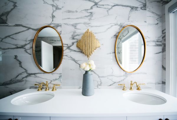 Miroirs dans la salle de bain : à faire et à ne pas faire